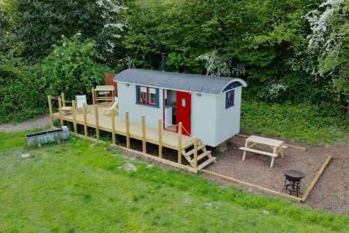 Cleo s Hut - last minute hotel in Cowfold