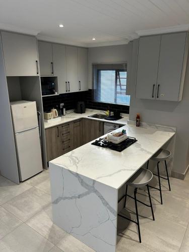 Affordable Luxury Apartment — 4-Star Luxury Hotel in Port Elizabeth, South Africa