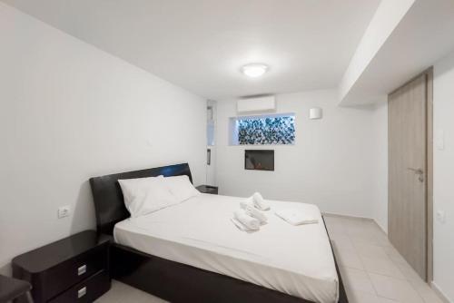 New & Comfy Flat in Pangrati — 4-Star Luxury Hotel in Athens, Greece
