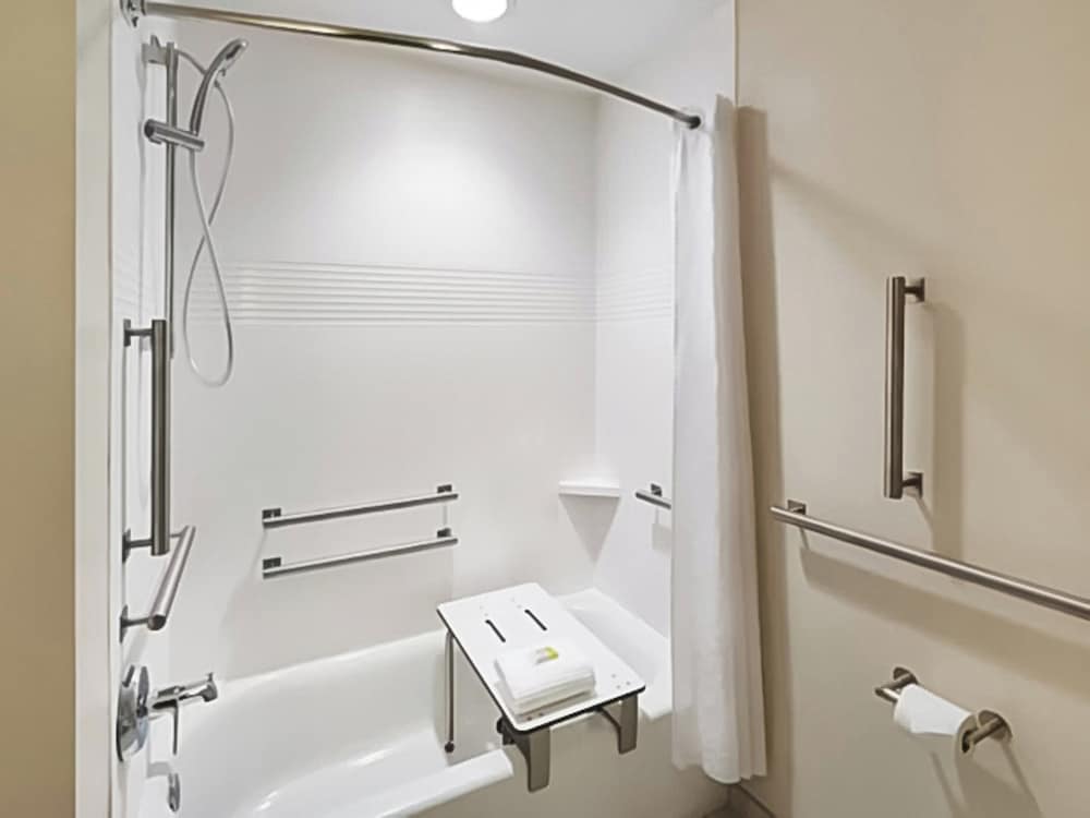 Candlewood Suites Champaign Urbana University Area by IHG - photo 25