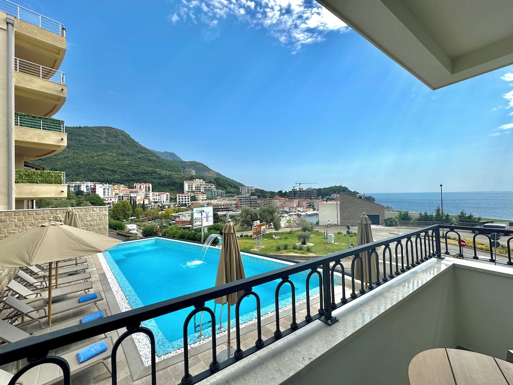 Hotel Exclusive - last minute hotel in Budva