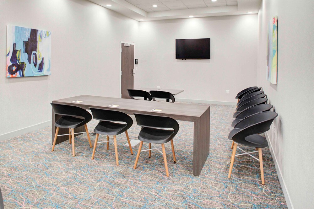 Hampton Inn & Suites Flagstaff East - photo 26