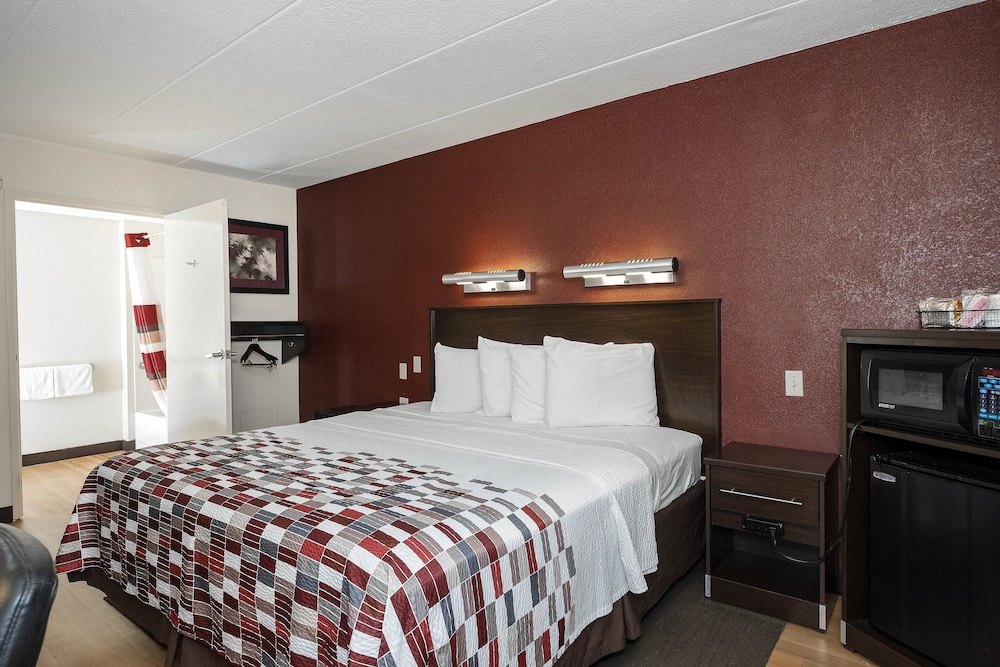 Red Roof Inn Mt Laurel - photo 4