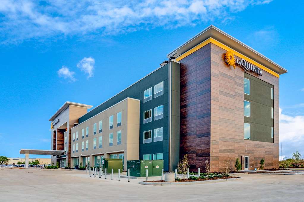 La Quinta Inn & Suites by Wyndham Katy - photo 3