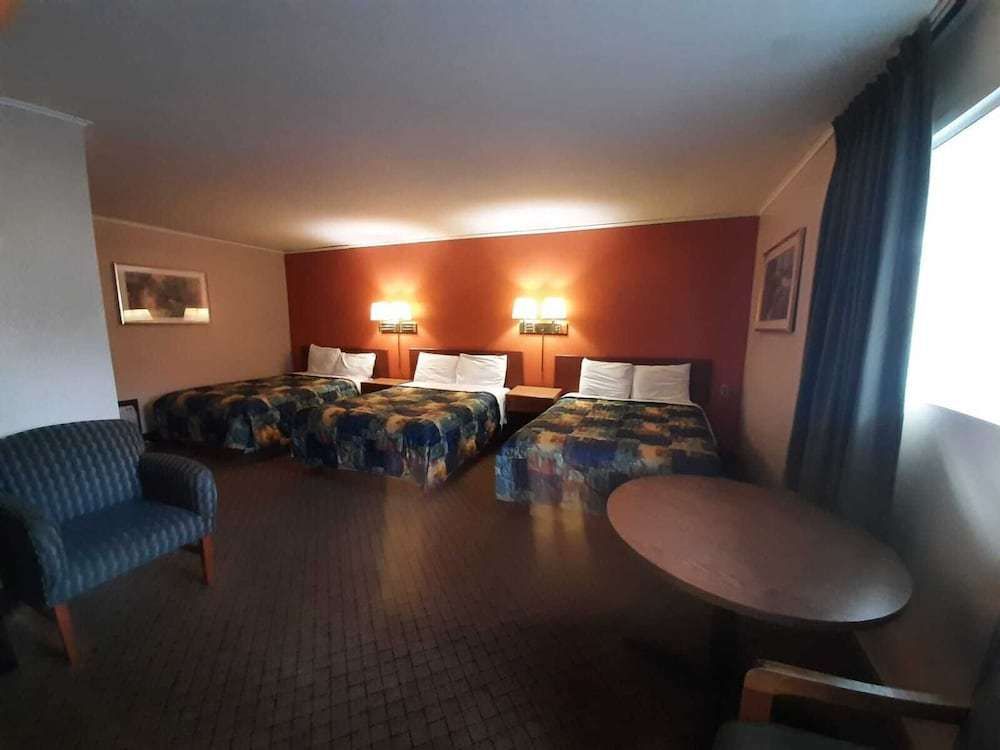 Country Hearth Inn Hannibal - photo 2