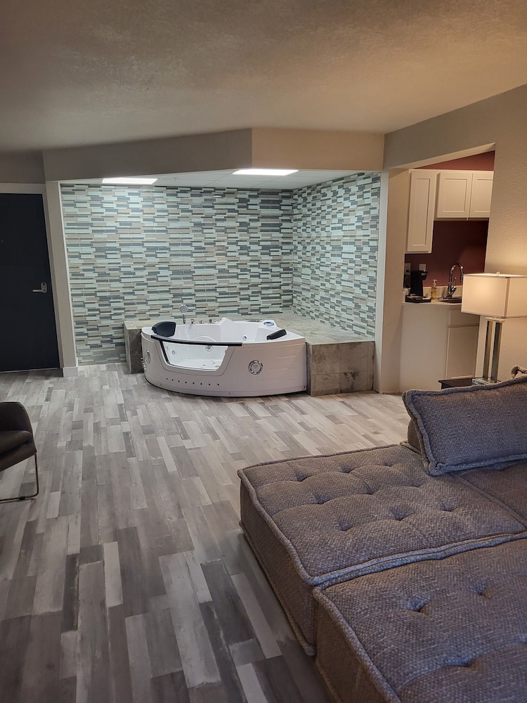 Red Fox Inn and Suites - photo 6