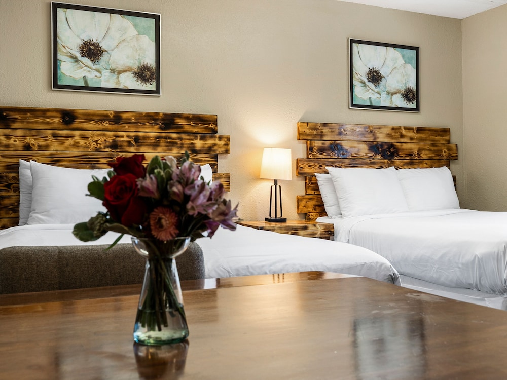 The Claire Hotel - photo 19