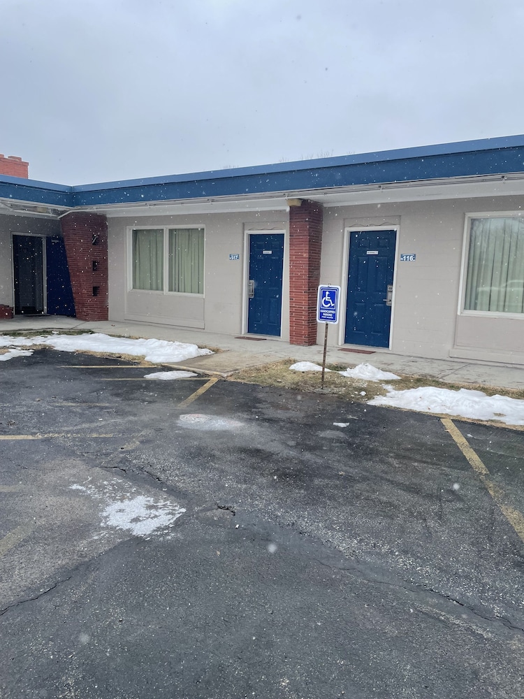 American Motor Inn - photo 33