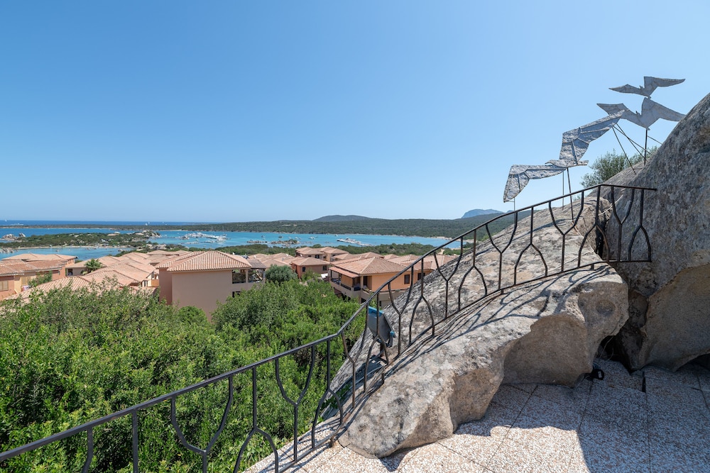 Baia de Bahas Residence — 4-Star Luxury Hotel in Golfo Aranci, Italy