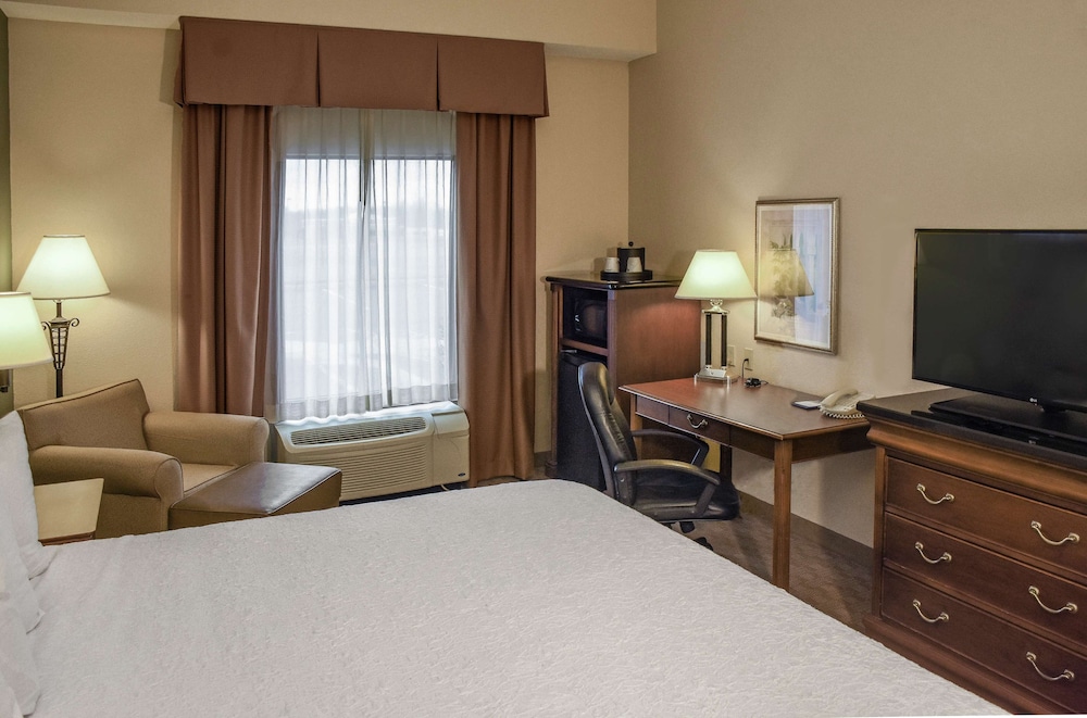 Hampton Inn & Suites Youngstown Canfield - photo 43