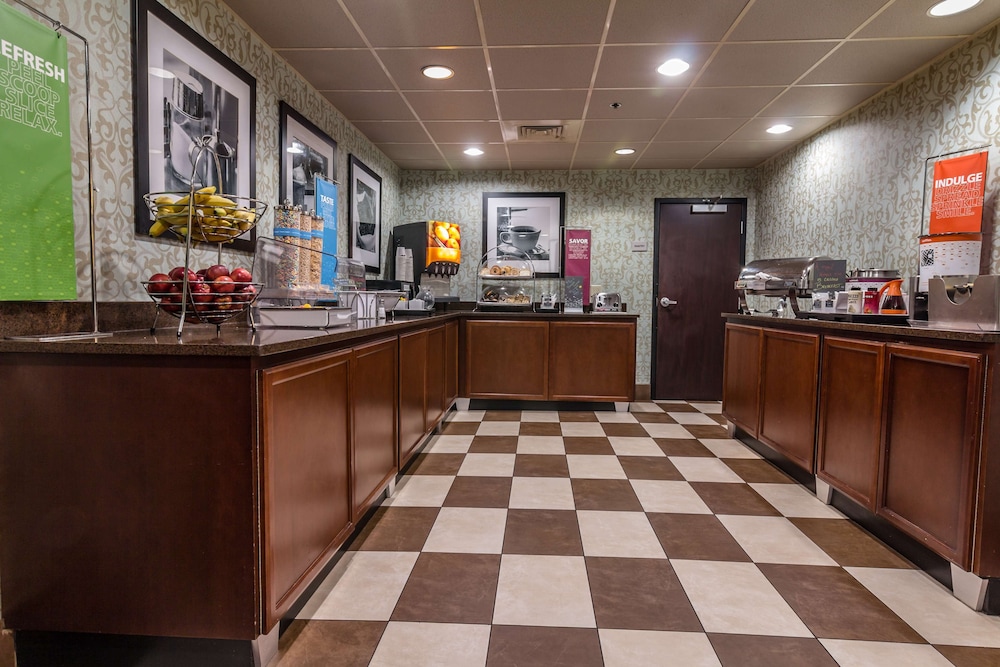 Hampton Inn Winchester University Mall Area - photo 28