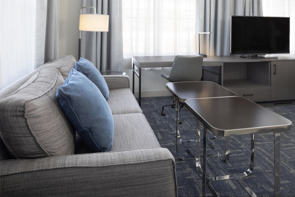 Hampton Inn & Suites Portsmouth Downtown - photo 15