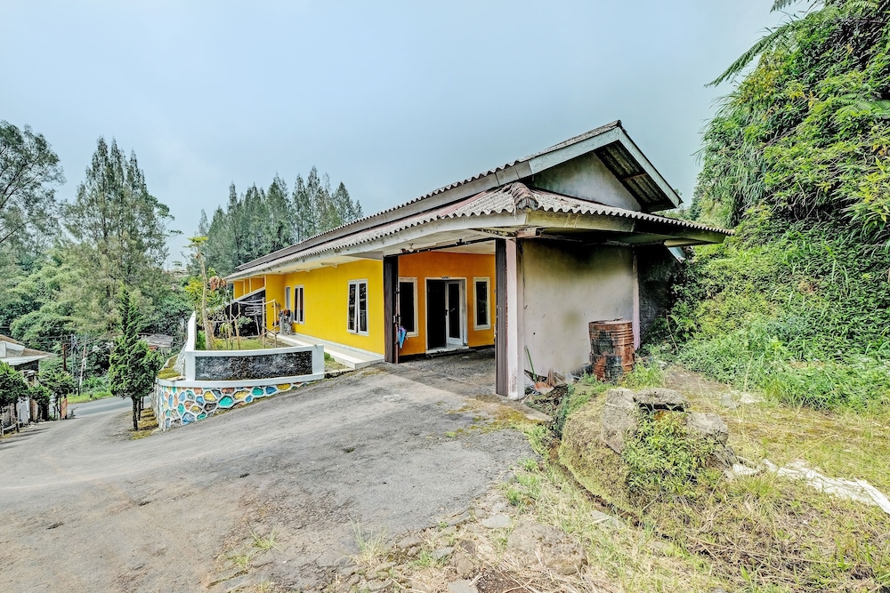 OYO 92407 Hotel Alaska in Magelang, Indonesia