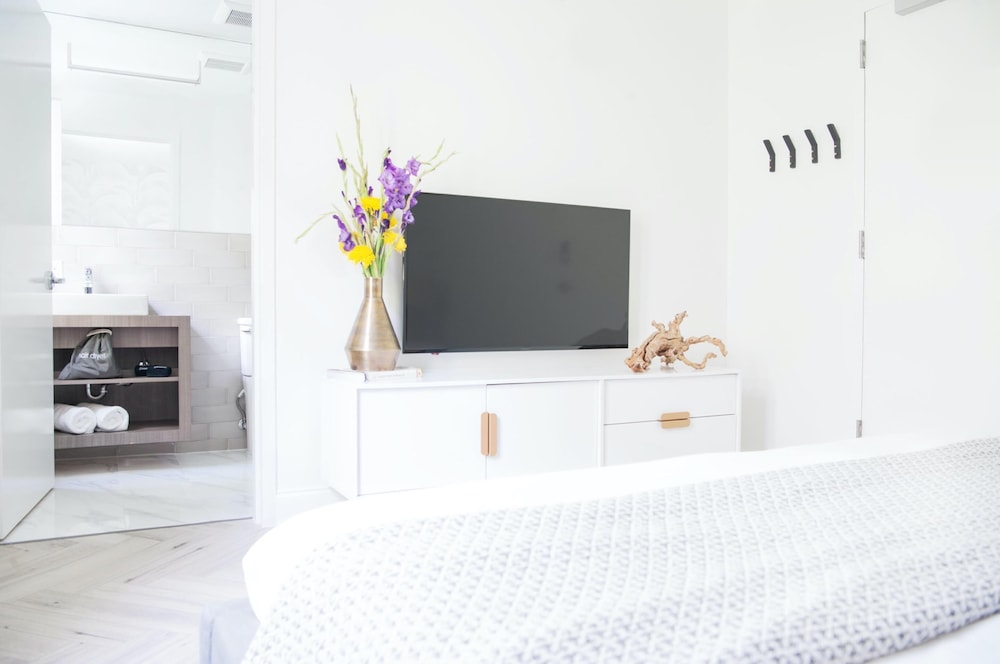 Luxuri Suites - photo 23