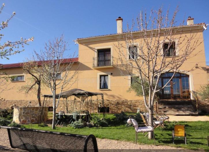 Casa Rural Villa Abeleste — 4-Star Luxury Hotel in Fuentelisendo, Spain