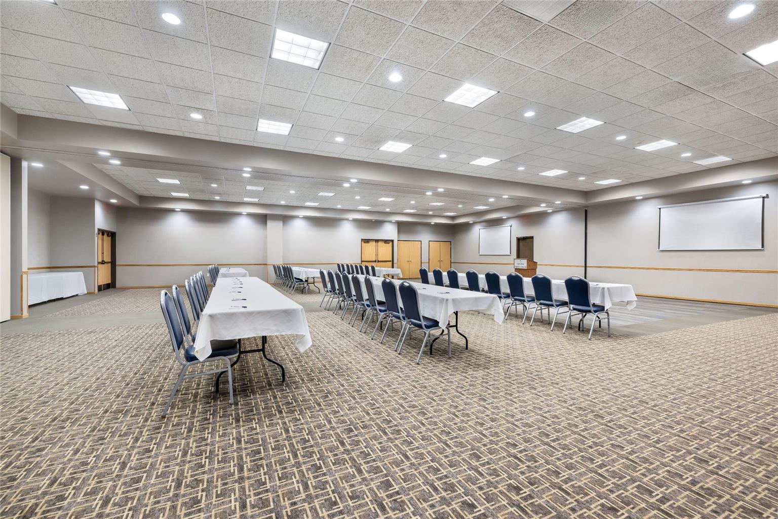 AmericInn by Wyndham Aberdeen Event Center - photo 42