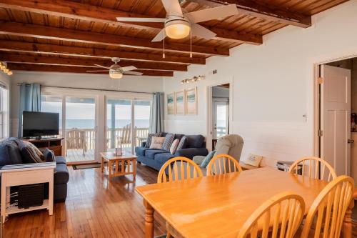 Chill'ax Inn by Oak Island Accommodations - photo 36