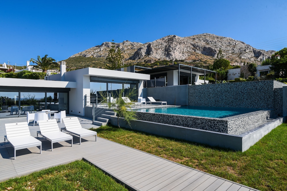 Villa Selenia — 4-Star Luxury Hotel in Anavyssos, Greece