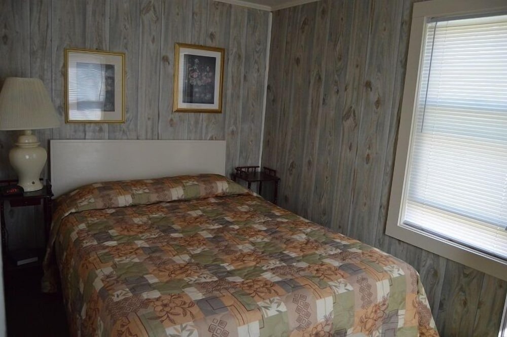 Kennebunk Gallery Motel & Cottages - photo 18