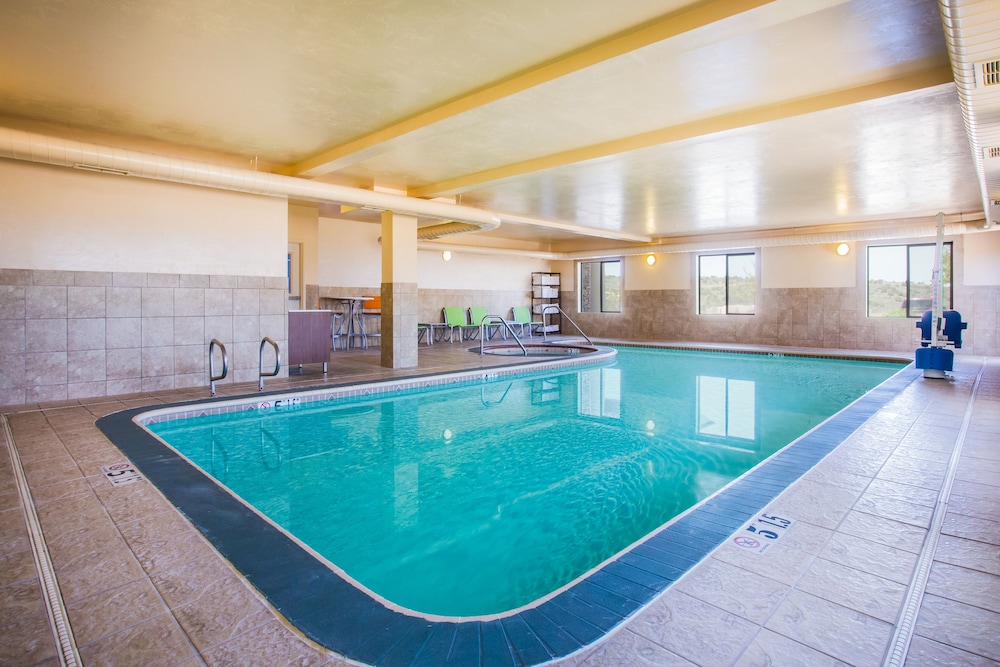 Holiday Inn Express & Suites Cedar City by IHG - photo 30