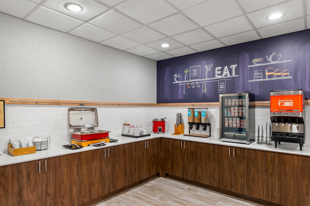 Hampton Inn & Suites Richmond Virginia Center - photo 32