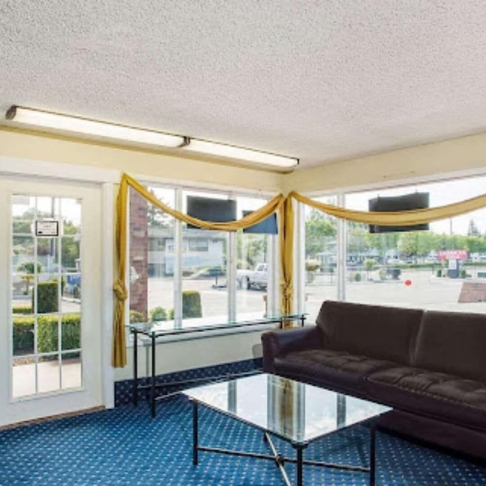 Rodeway Inn Tacoma - photo 7
