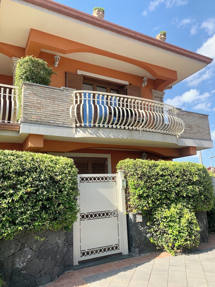 Etna Royal View — 4-Star Luxury Hotel in Trecastagni, Italy