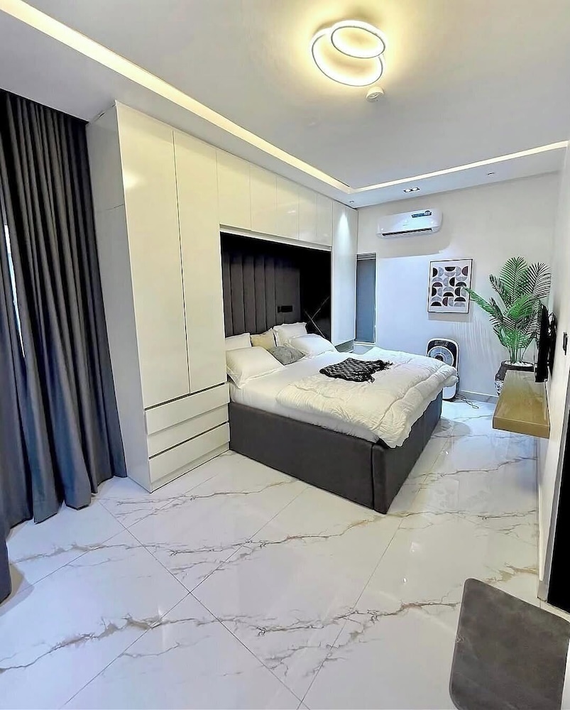 Adedots Apartment And Suites — 4-Star Luxury Hotel in Ibadan, Nigeria