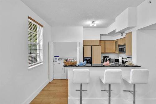 Bayside Townhome Private Beach Access Pool and Hot Tub Free Parking — 4-Star Luxury Hotel in Hallandale Beach, United States