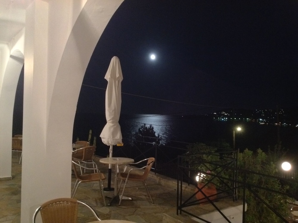 Travlos Studios - last minute hotel in Kefalonia