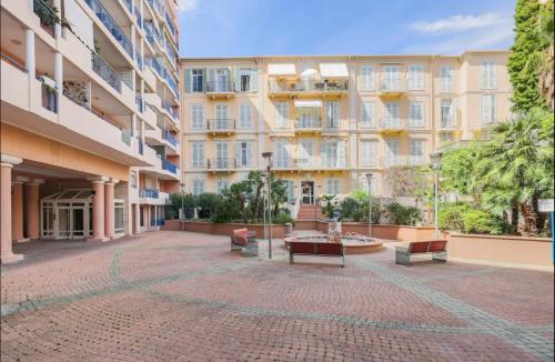 2P terrasse parking plage in Menton, France