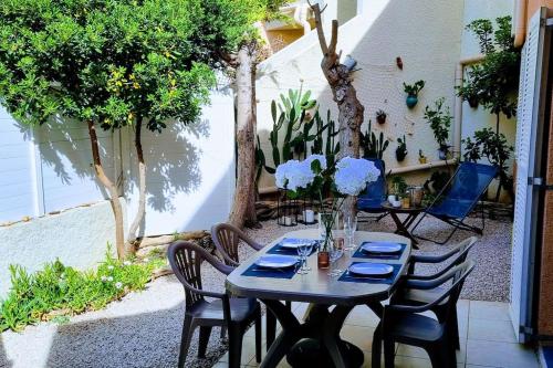 Le Marine Rez de Jardin Direct Plage Parking Prive Climatise in Sete, France