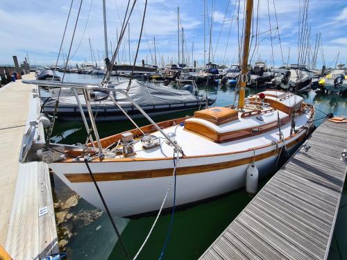 Hoitak in Lymington, United Kingdom