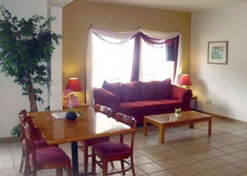Rodeway Inn Salina North - photo 12