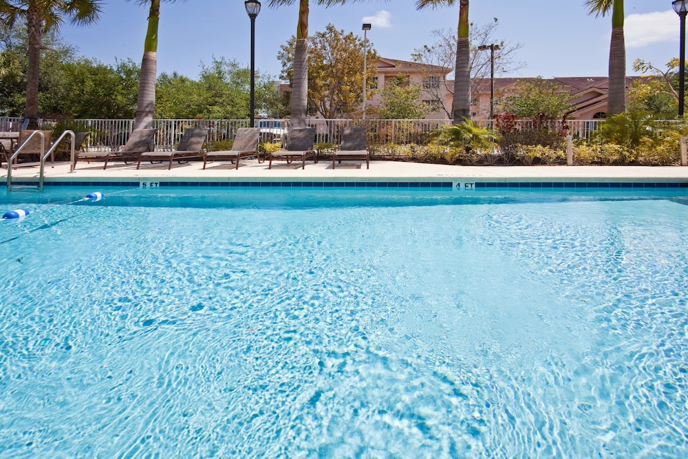Holiday Inn Express & Suites West Palm Beach Metrocentre by IHG - photo 2
