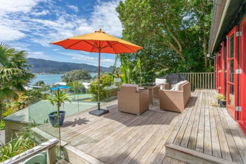 The Beach House Tairua Holiday Home — 4-Star Luxury Hotel in Tairua, New Zealand
