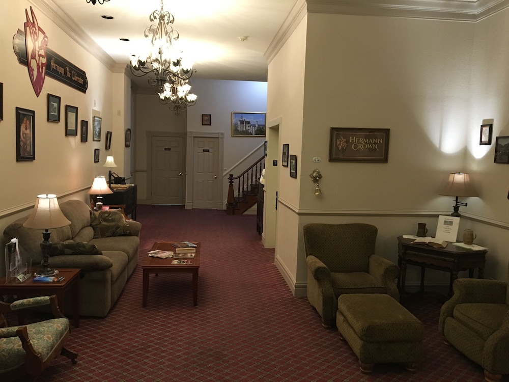 Hermann Crown Suites - photo 4