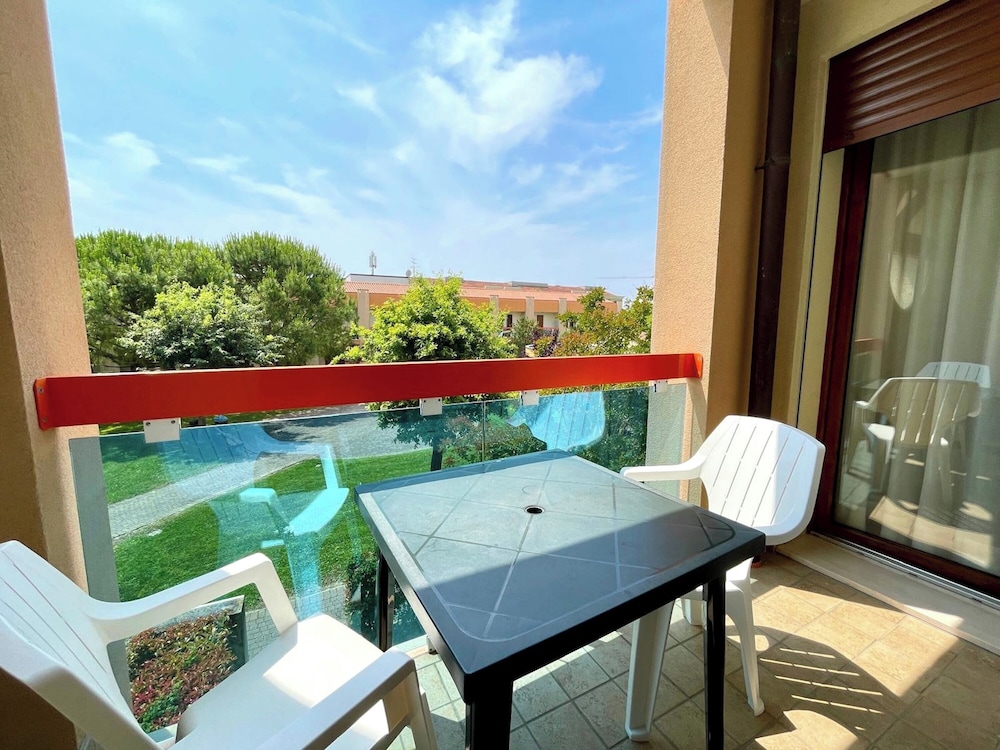 Modern Residence With Pool Quiet Location Apartment With Private Garden — 4-Star Luxury Hotel in Caorle, Italy