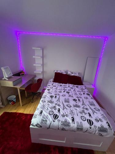 Duplexe Porte de Paris — 4-Star Luxury Hotel in Saint-Ouen, France