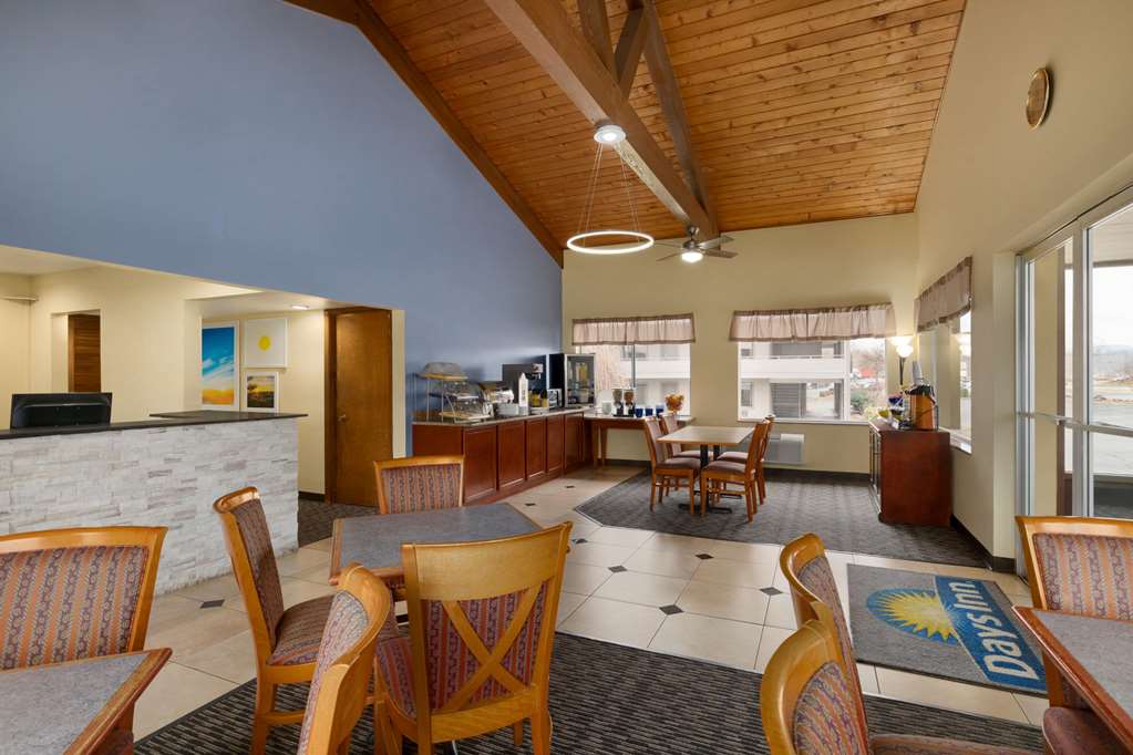 Days Inn by Wyndham Oak Ridge Knoxville - photo 9
