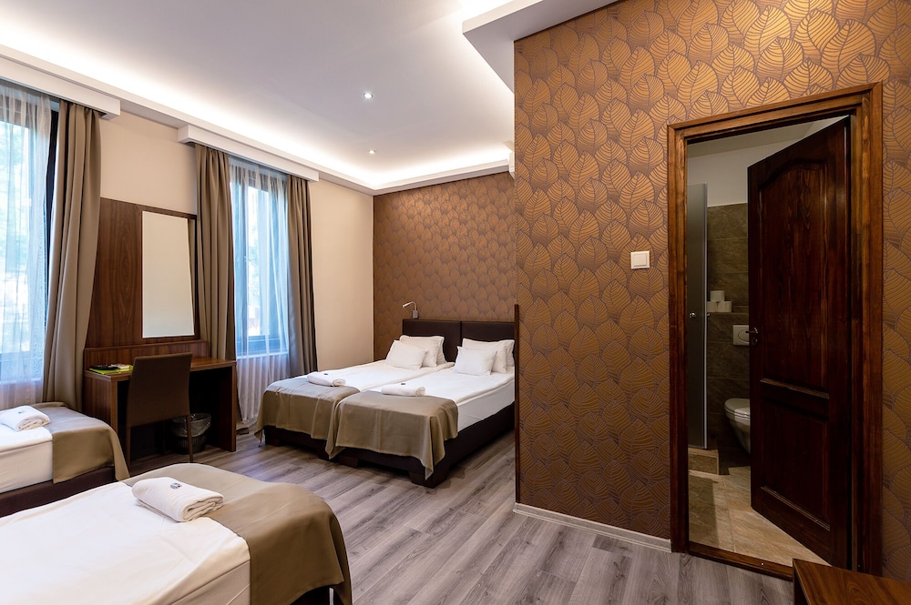 Vén Diófa De Lux Panzió — 4-Star Luxury Hotel in Szeged, Hungary