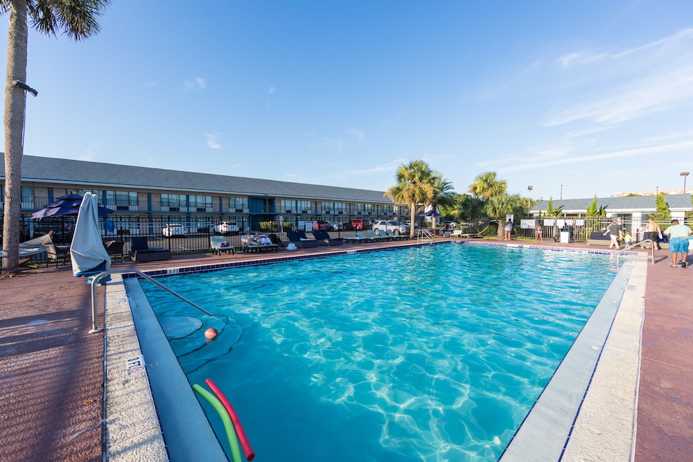Ocean Coast Hotel At The Beach - photo 38
