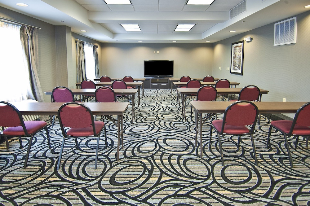 Holiday Inn Express & Suites Jackson Pearl Intl Airport by IHG - photo 29