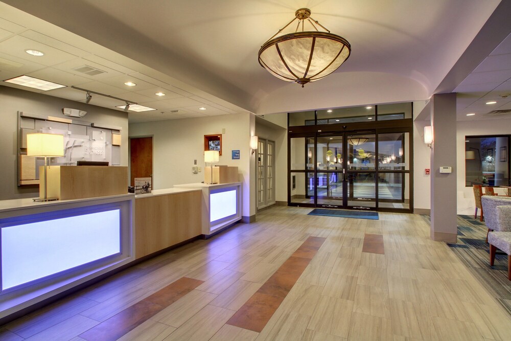 Holiday Inn Express Milwaukee North Brown Deer Mequon by IHG - photo 45