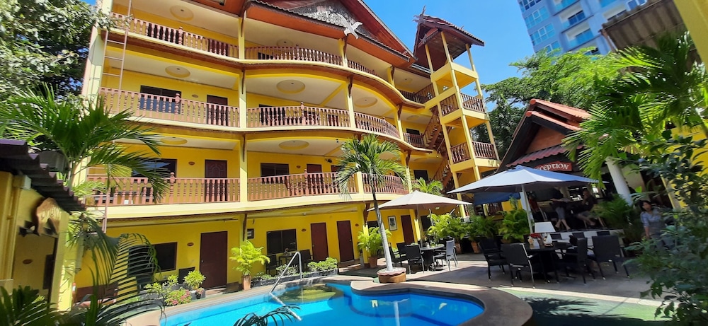Phratamnak Inn - carbon neutral hotel in Pattaya