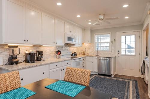 Sherrys Paradise by Oak Island Accommodations - photo 36