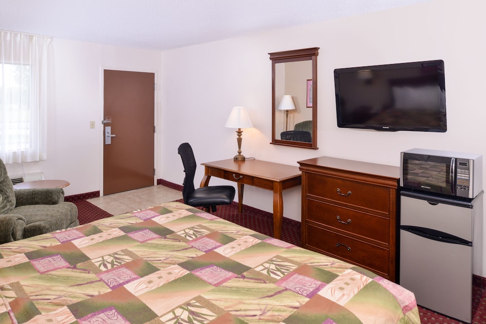 Briarwood Inn Of Geneva - photo 14