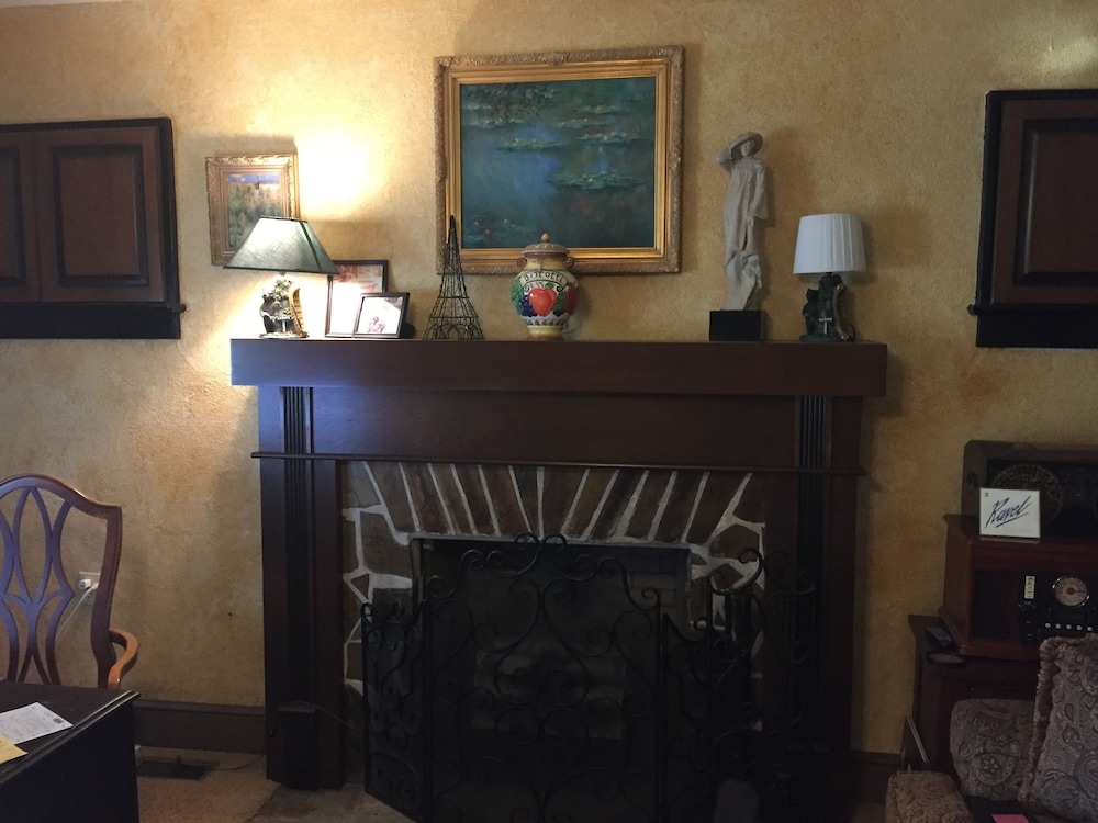 Phillips Historic Motel & Cottages - photo 3