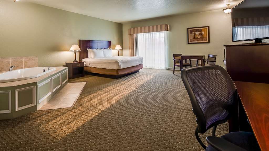 Best Western Plus Bayshore Inn - photo 36