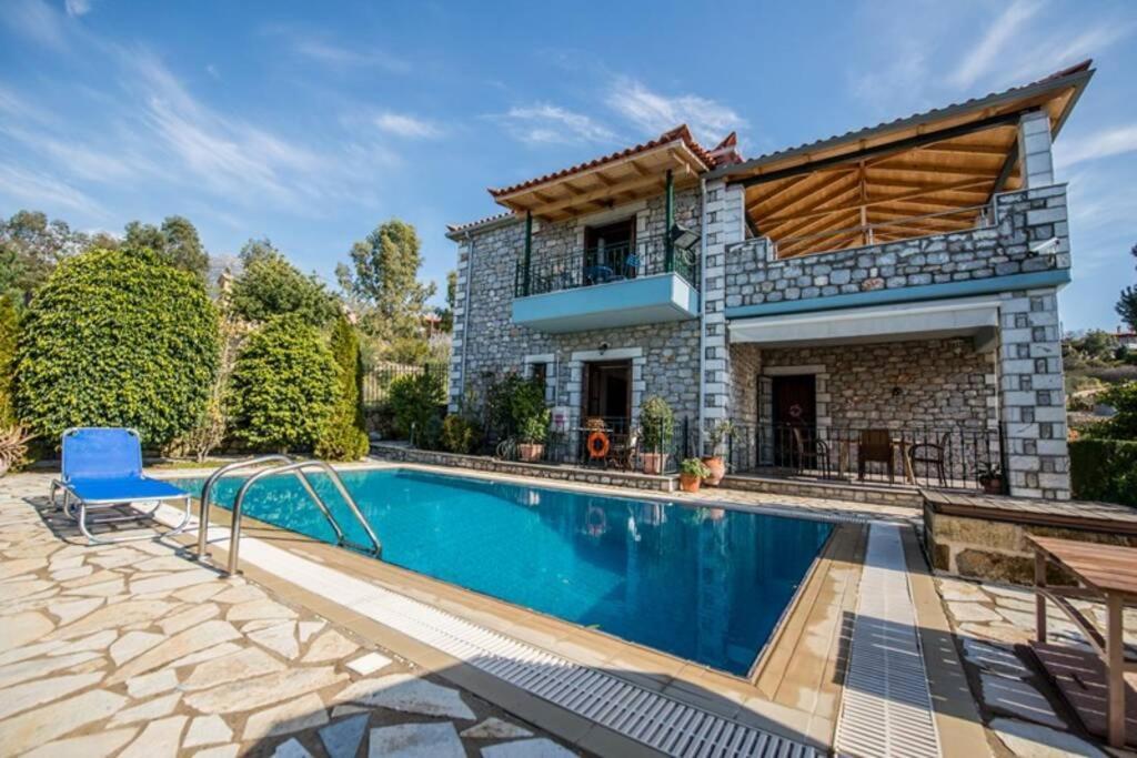Kelly's Villa in Stoupa — 4-Star Luxury Hotel in Oichalia, Greece